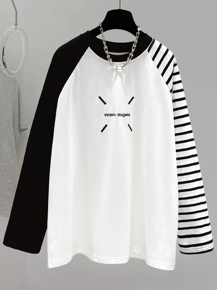 肩落ちデザインの長袖Tシャツ：モード系Tシャツとしての通勤風スタイルとは