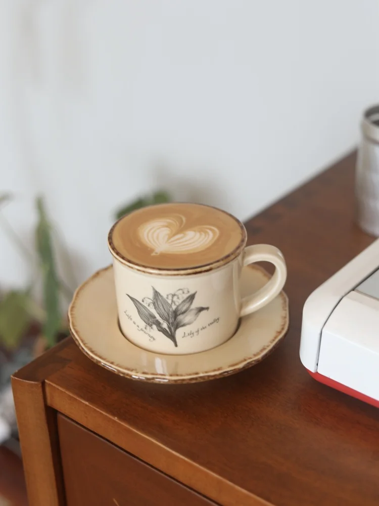 ヴィンテージ風変色陶器のコーヒーカップ：法式レトロデザインでカフェラテや手淹れを快適に