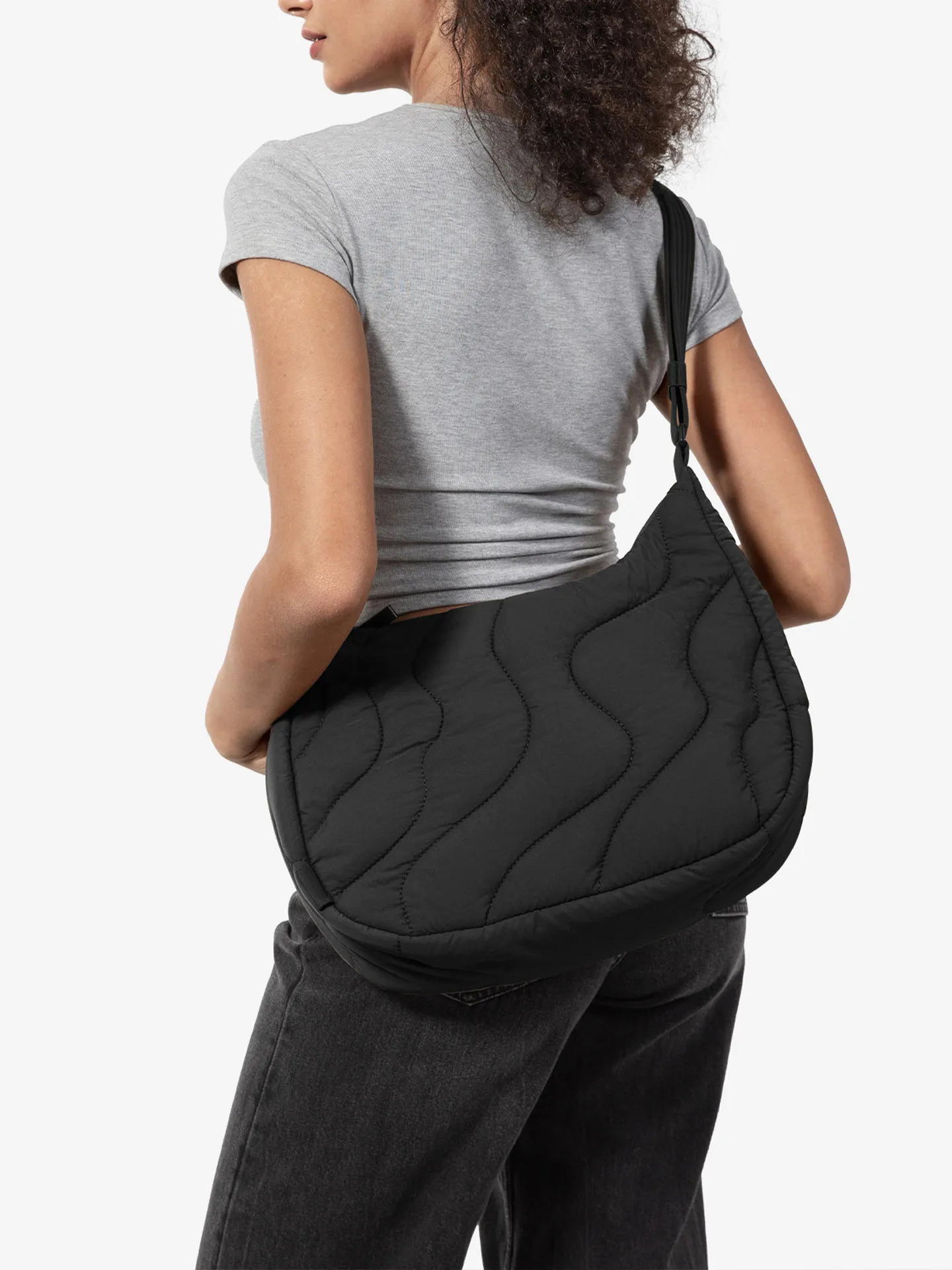 iPad Pro ショルダーバッグ：女性向け軽量通勤用のシンプルデザインが実用性を実現