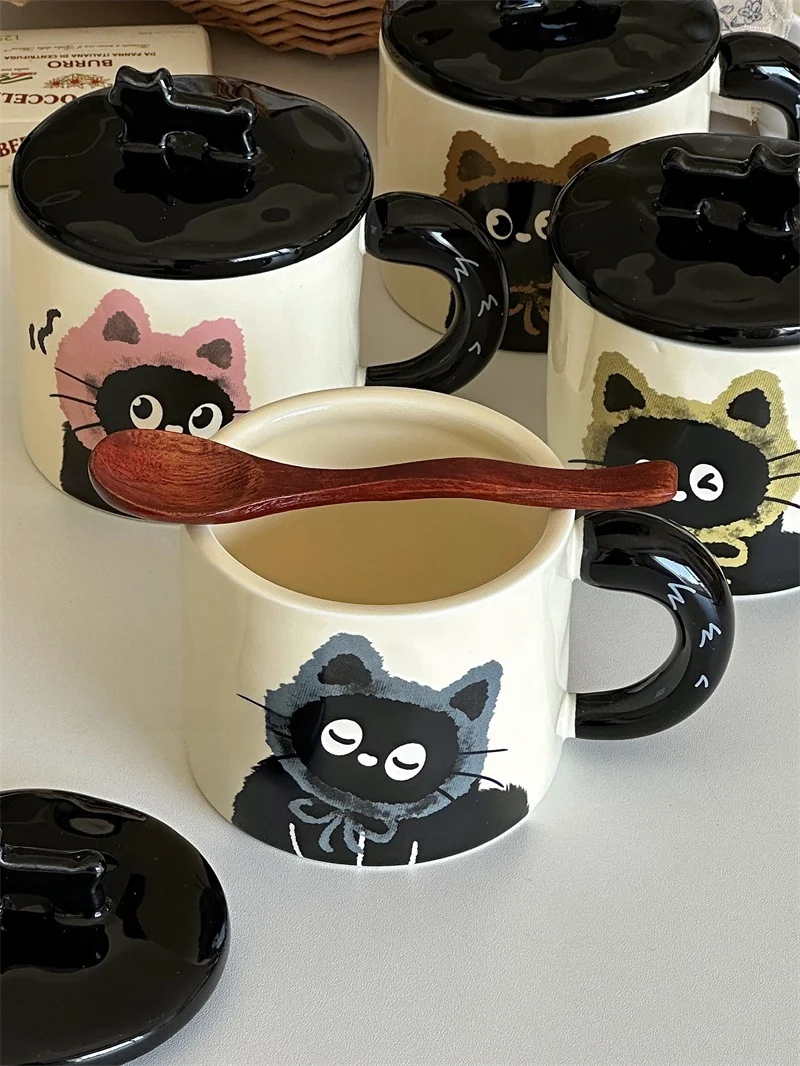 耐熱性のフタ付き黒い陶器製マグカップ：カップル向けのカタログサイズとデザイン選定ガイド