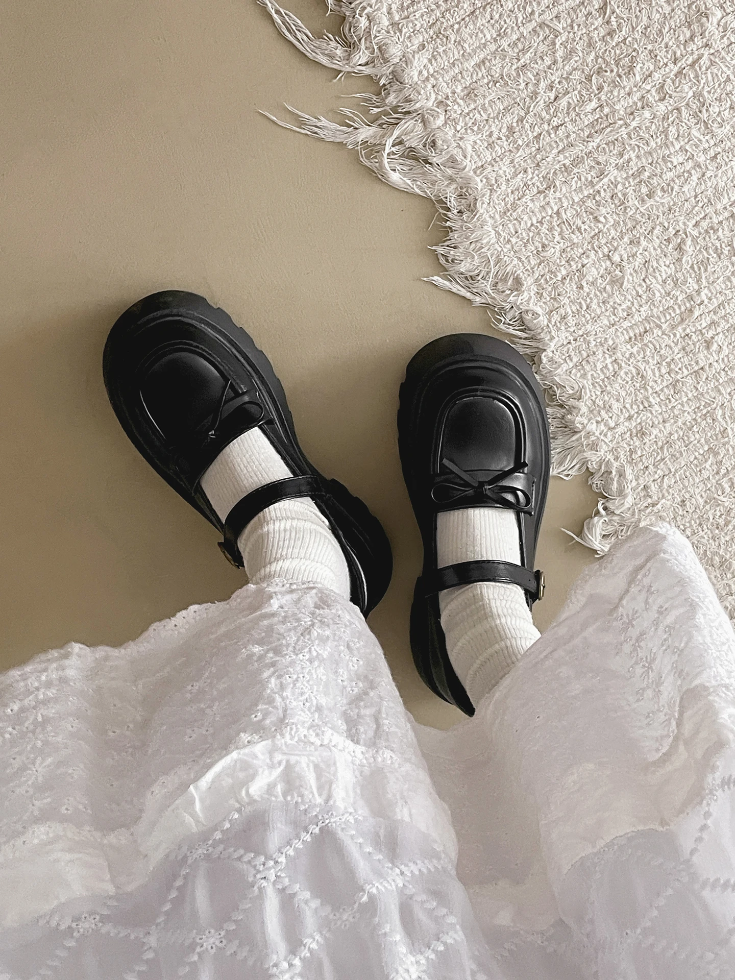 何にでも合う靴レディースは、本当に存在するのか？