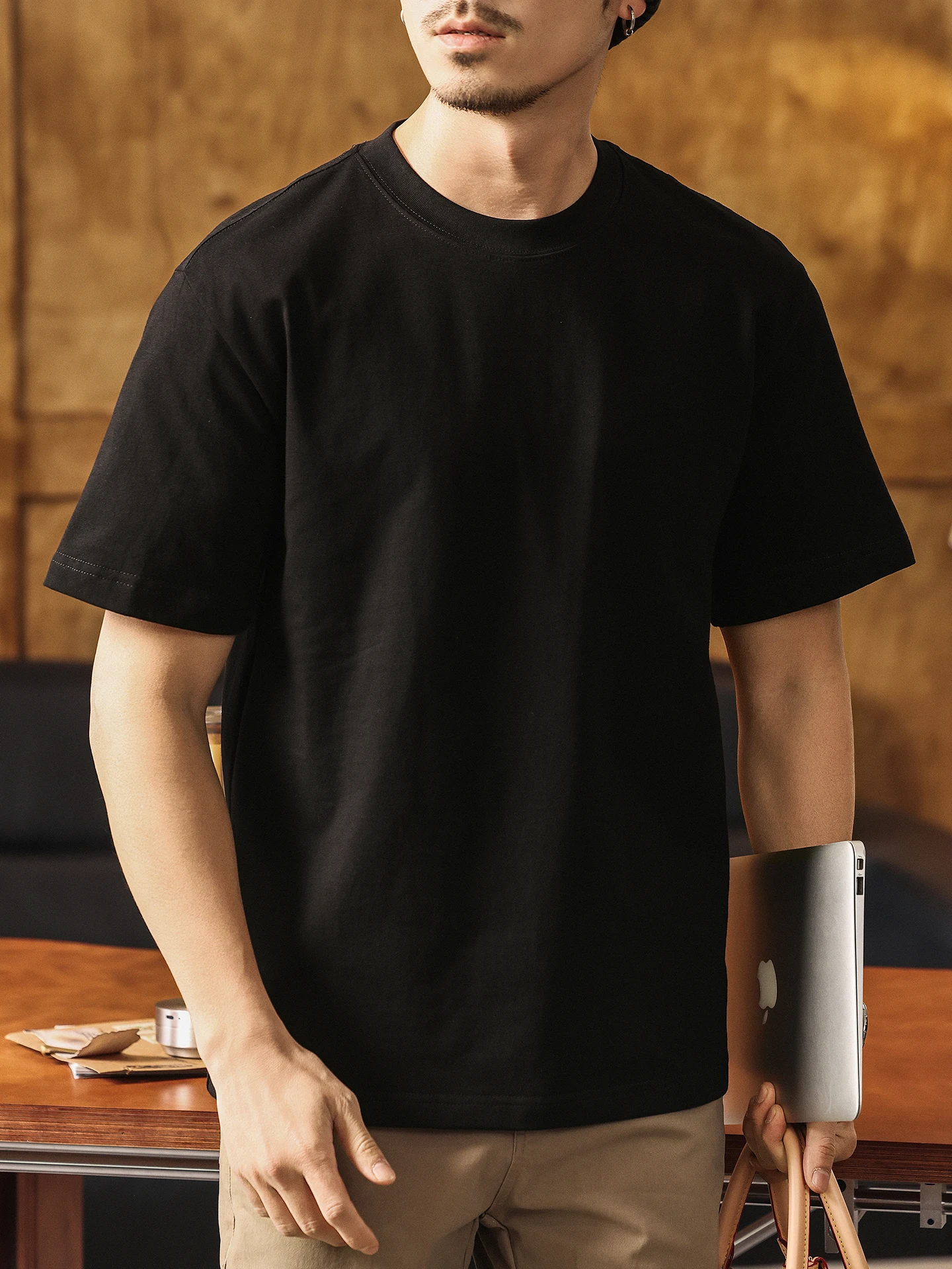 メンズTシャツを選ぶときに迷うのは、本当に何から？