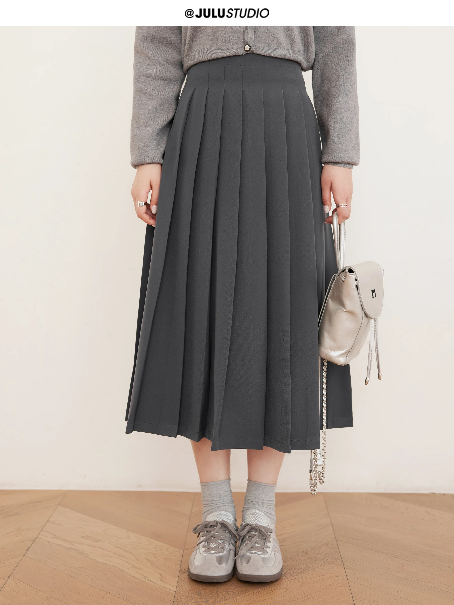 今の時期の服装レディースで悩んでいるなら、この1アイテムで解決できる？