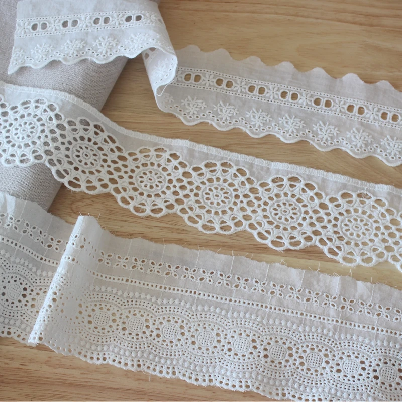 カーテン刺繍の仕上がり例：高品質コットン花柄布地縁取りの実際 のパターンと適用シーン