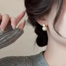 925純銀のパールピアス【高級感ある女性用・韓国風・軽やかデザイン】