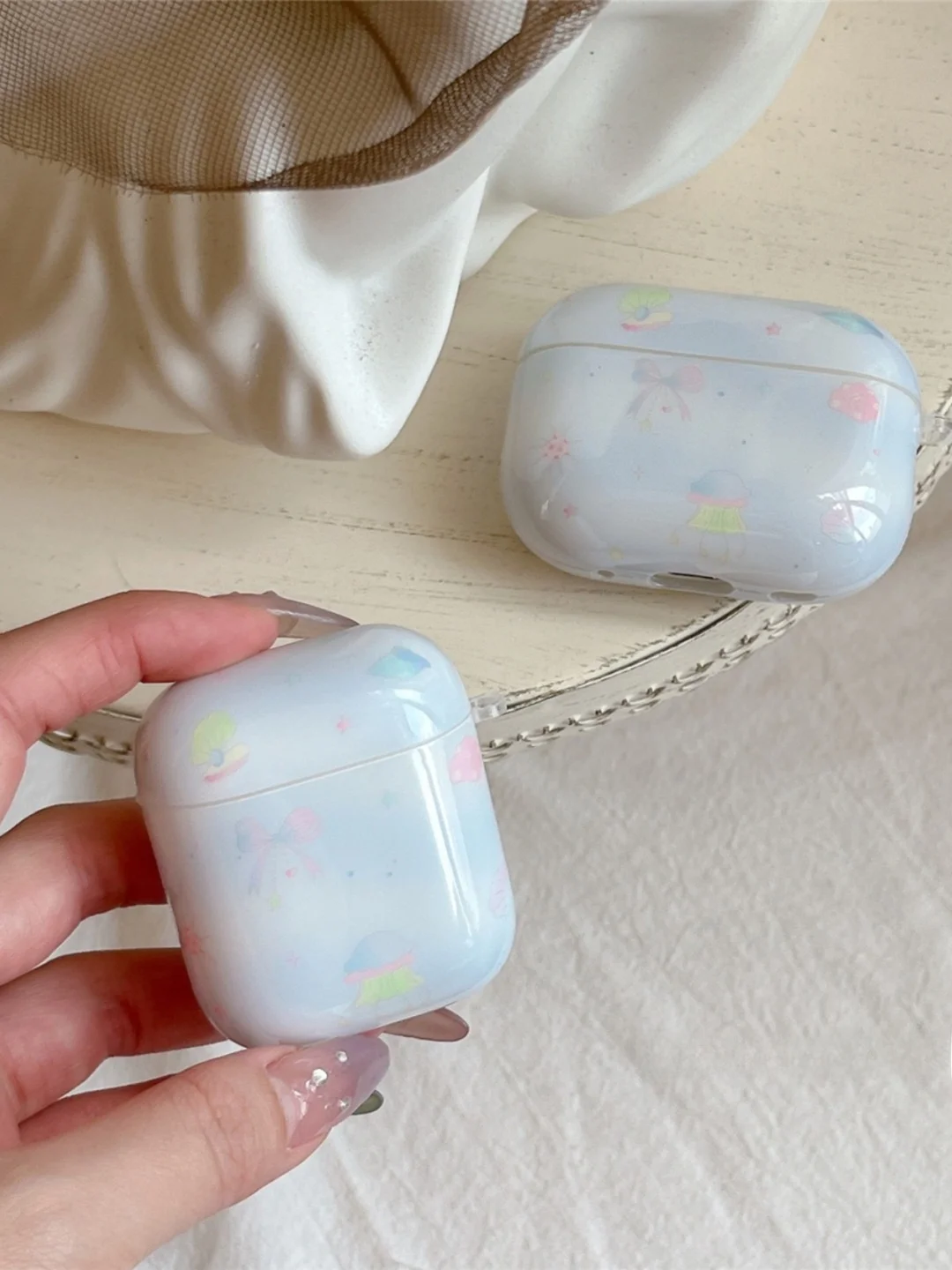 可愛いクラゲデザインのAirPods保護ケース：色選びのガイドと実用性の検証