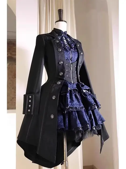 ゴシック風バットウィングロングコート【レトロ・ロリータ風・広めの裾】