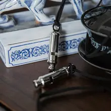 ROARINGWILD 英国風ホイッスルキーホルダー【レザー調・クラシックデザイン】