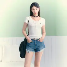 刺繍ロゴボタン半開きクルーネック短袖ニットTシャツ【夏用・タイトフィット】