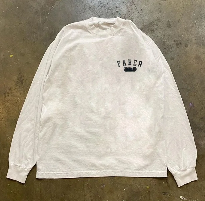 ロンTにtシャツ：バックデザインのプルオーバーTシャツが提供するカジュアルな着用体験とは