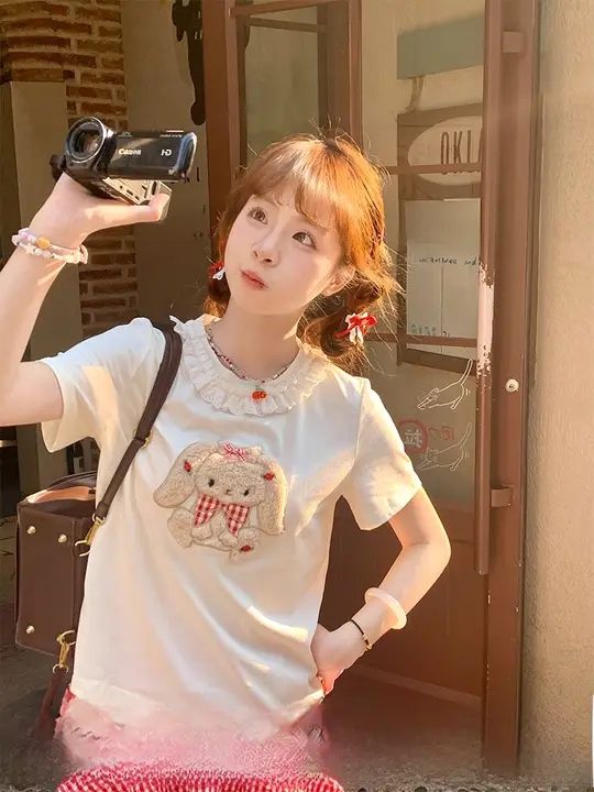 夏用犬刺繍Tシャツ【ショートスリーブ・可愛いデザイン】と赤チェックのスカート（セットアップ対応）