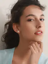 小灯泡デザイン パールピアス【高品質・韓国風】