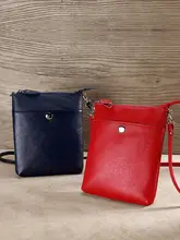 シンプルなデザインの牛革製クロスボディポーチ【男女兼用・カジュアル・ファスナー付き】