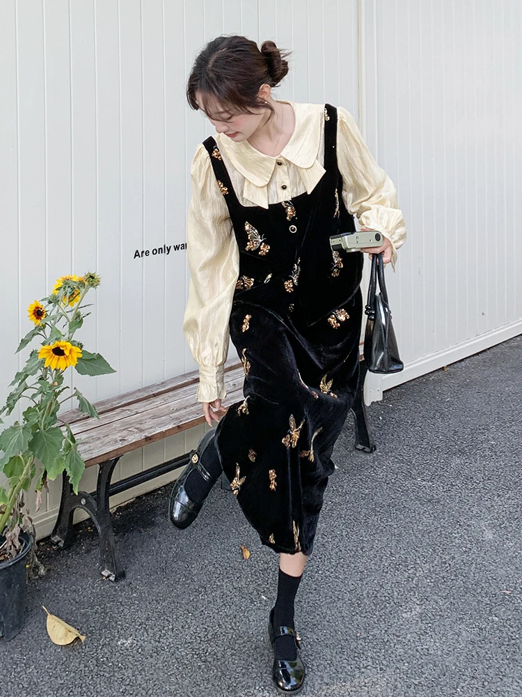 華やかな刺繍のトップスとフレアスカートセットアップ：デザインと着用感の実証分析