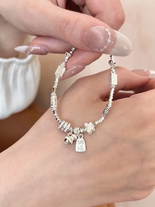華やかで高級感のある925純銀製ブレスレット【女性用・軽やかなデザイン・ギフトに最適】