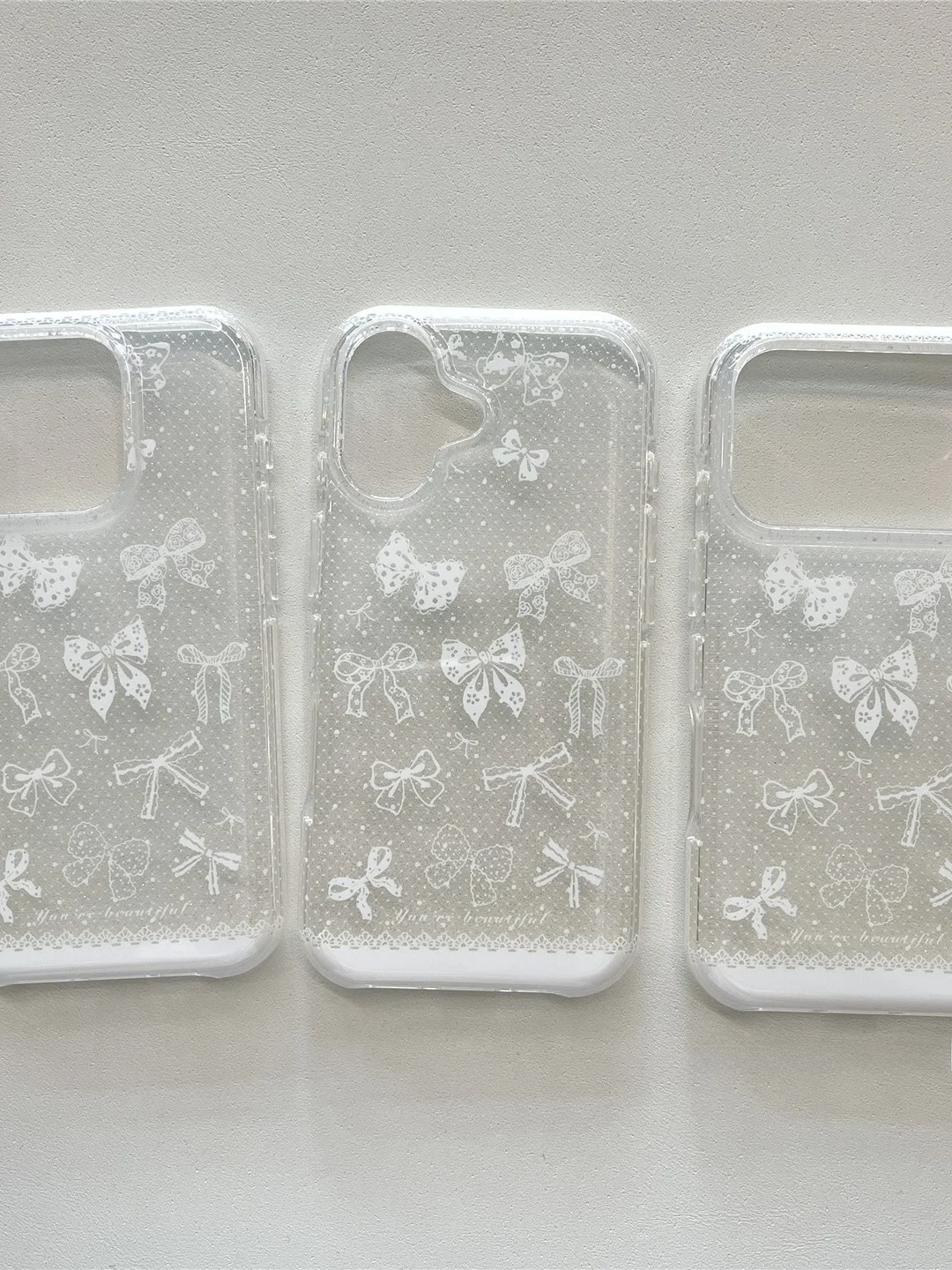 iPhoneケース デコレーション：白色レースリボン付きのインスタ風デザインが実用性と美しさを両立