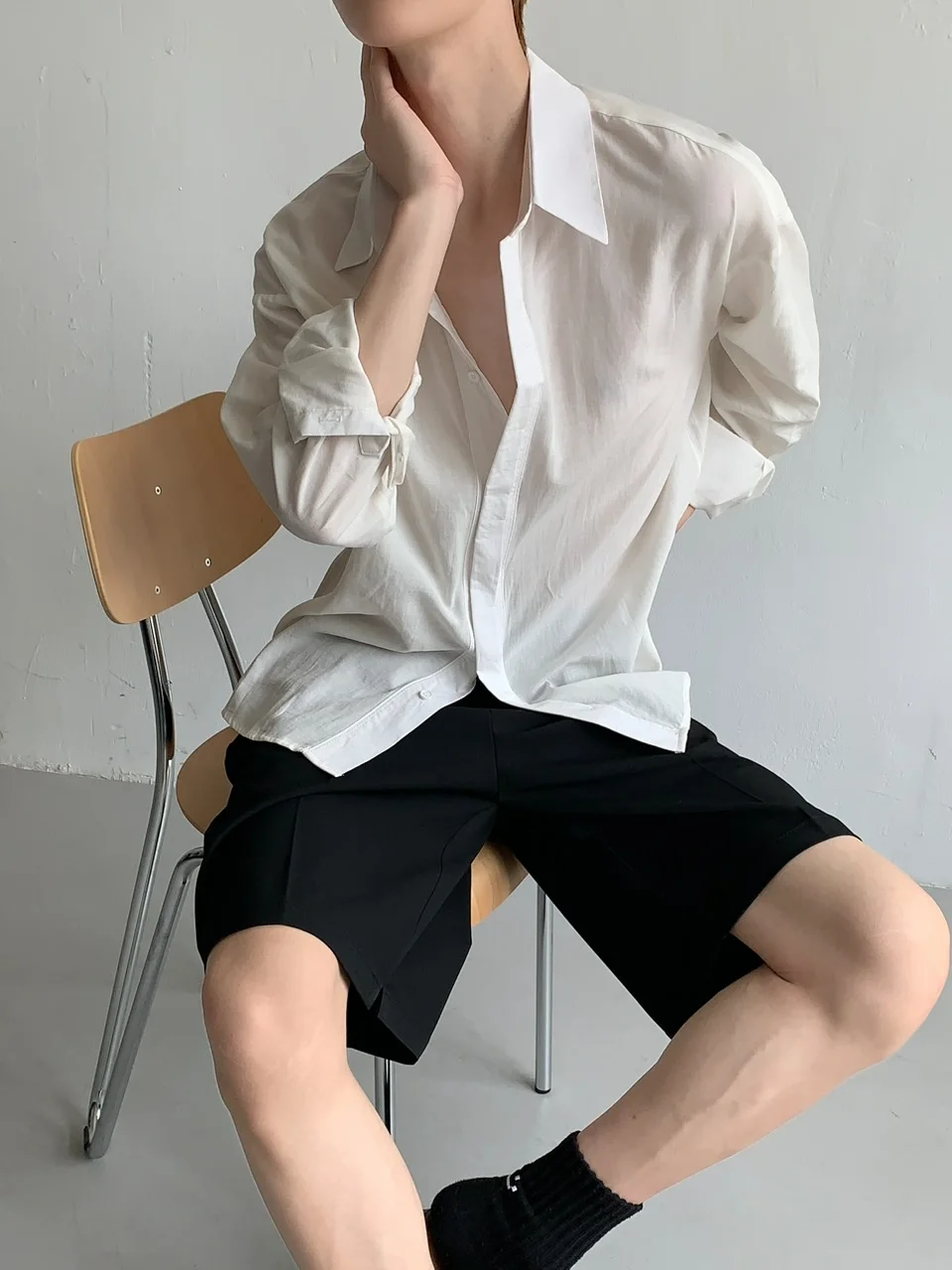 40代の春に着る長袖シャツは、どう選ぶべきか？