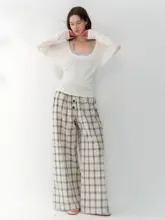 薄青色の長袖Tシャツとグレーの掛け襟タンクトップ【した雰囲気・二重着用対応】