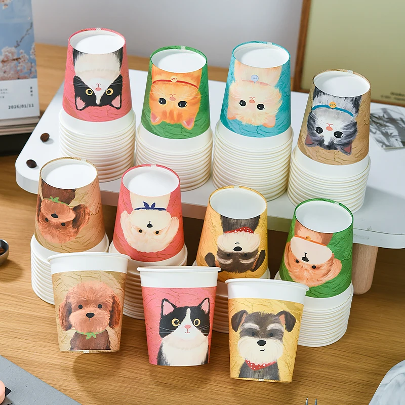 かわいい油絵風小犬と猫の使い捨てカップ：家庭用デザイン容器の実用性と保存性能