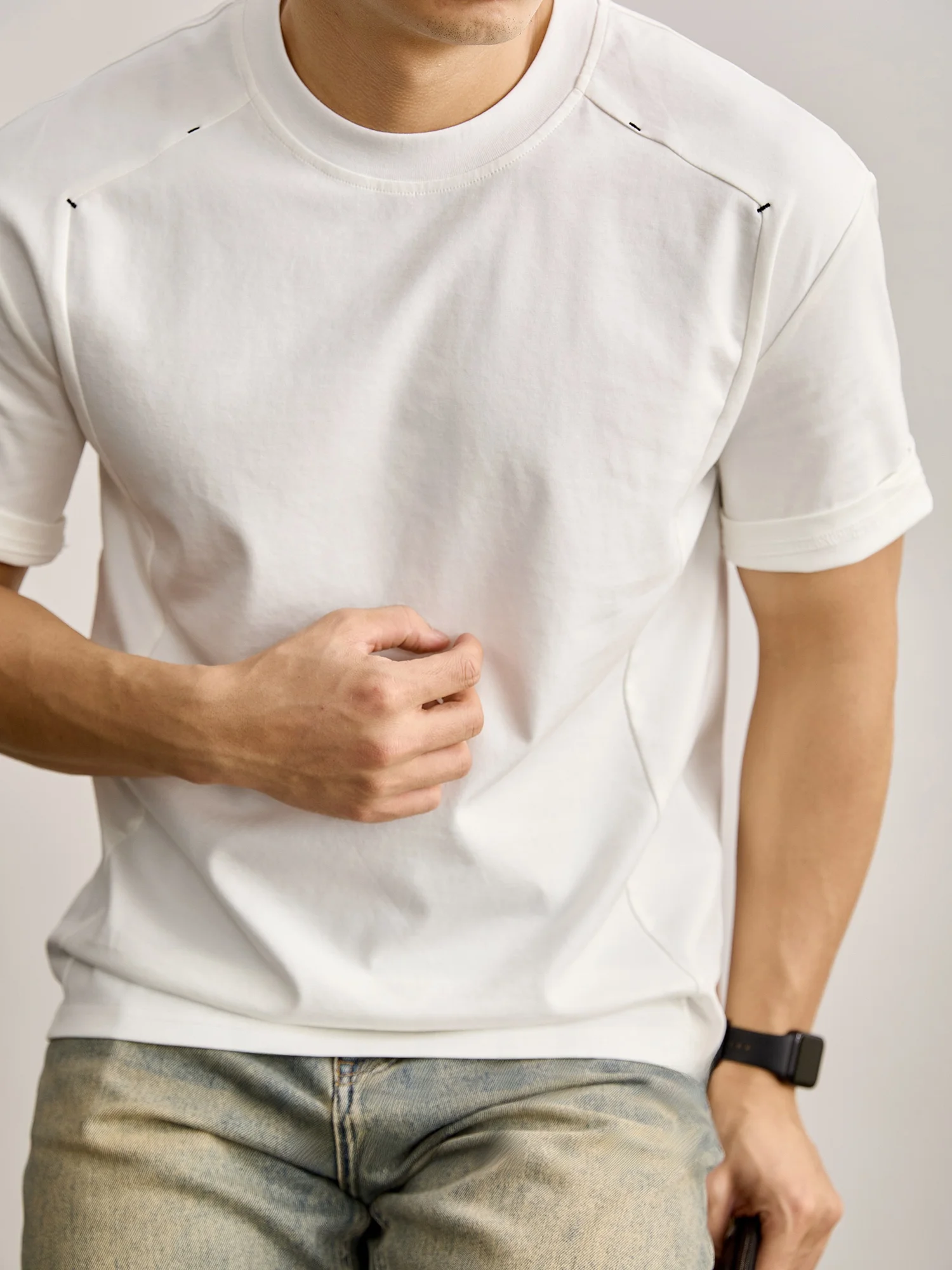 カットオフ tシャツは本当に必要？30代の男性が選ぶ「立体裁剪デザイン」のトップスとは