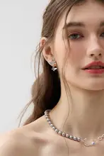 蝶のデザインのピアス【純銀・ジルコン・個性派・ギフトに最適】