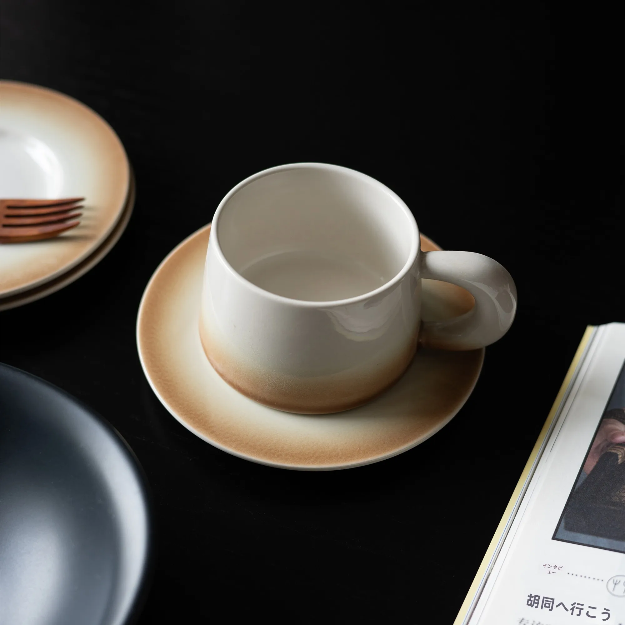 暹羅グラデーションの陶器製コーヒーカップとソーサー：ラテアート対応セットの実用性と耐久性解析