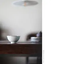 清物堂 主人用茶杯【柴窯素胎・銀口・影青花・馬蹄型】