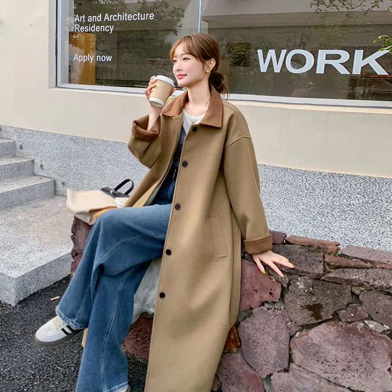 ショールカラーダウンコート：コーヒー色の切り替えデザイン中長丈ダウンコートの実用性と着心地