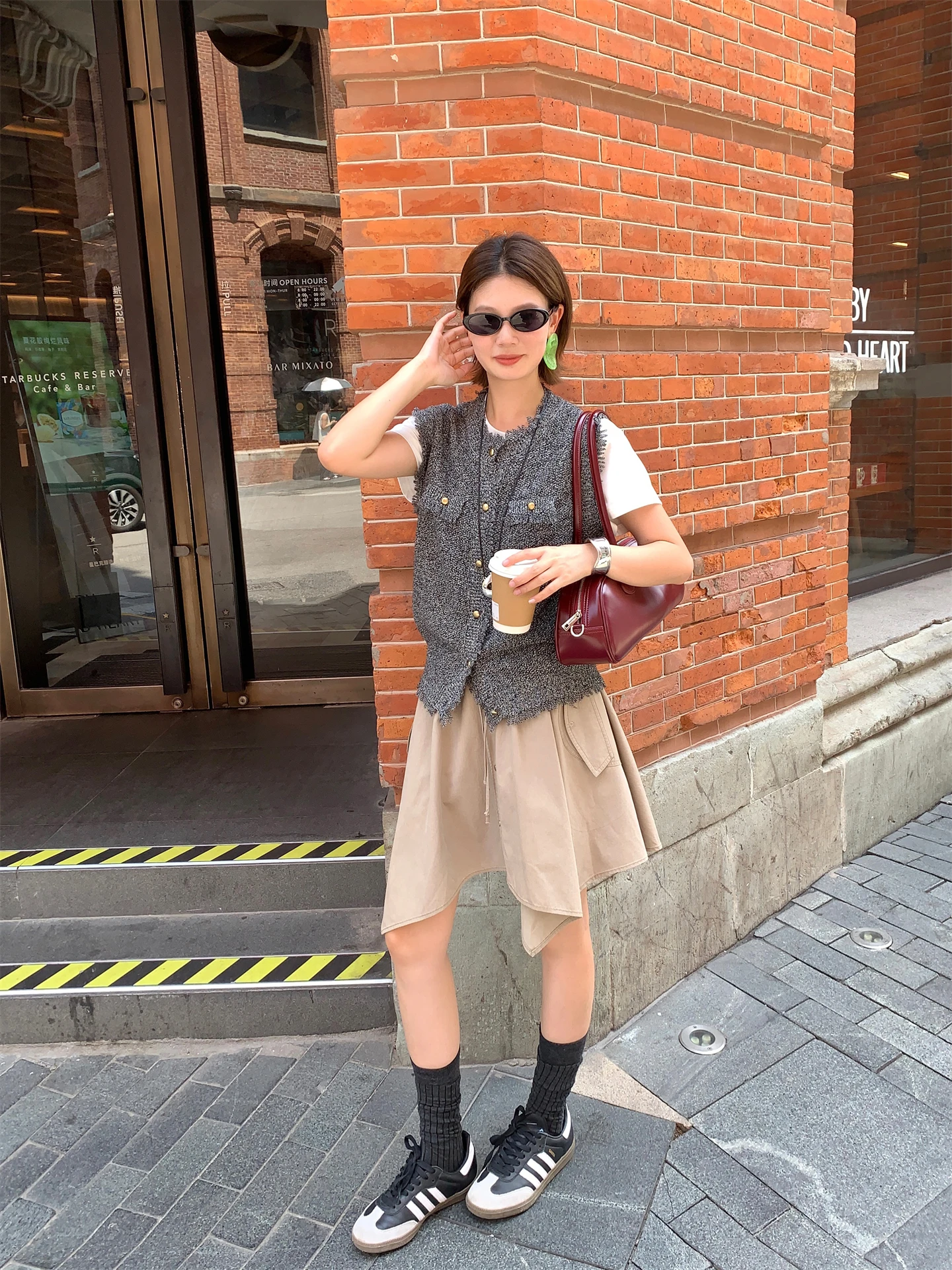 40代の女性にぴったり？サロペットスカートの選び方と、着こなしやすいアイテムの真実