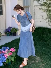 個性的なデニムトップスとAラインスカートの夏用コーディネート（セットアップ対応）
