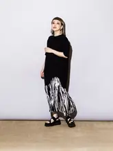 デザイン性のあるフィッシュテールTシャツワンピース【フリル付き・ルーズフィット・不規則なデザイン】
