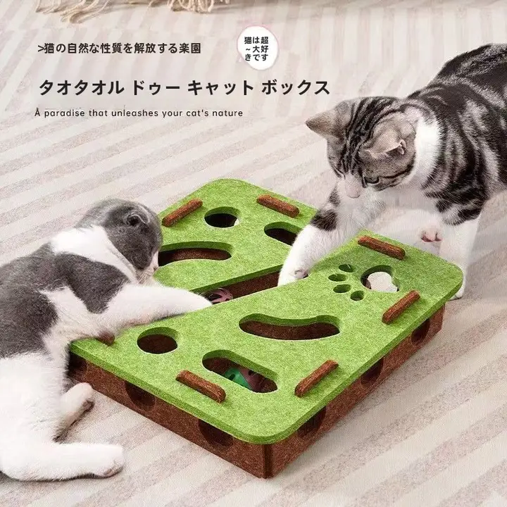 猫の知育迷路おもちゃ【ベル付き・毛布素材・楽しめる穴あきデザイン】