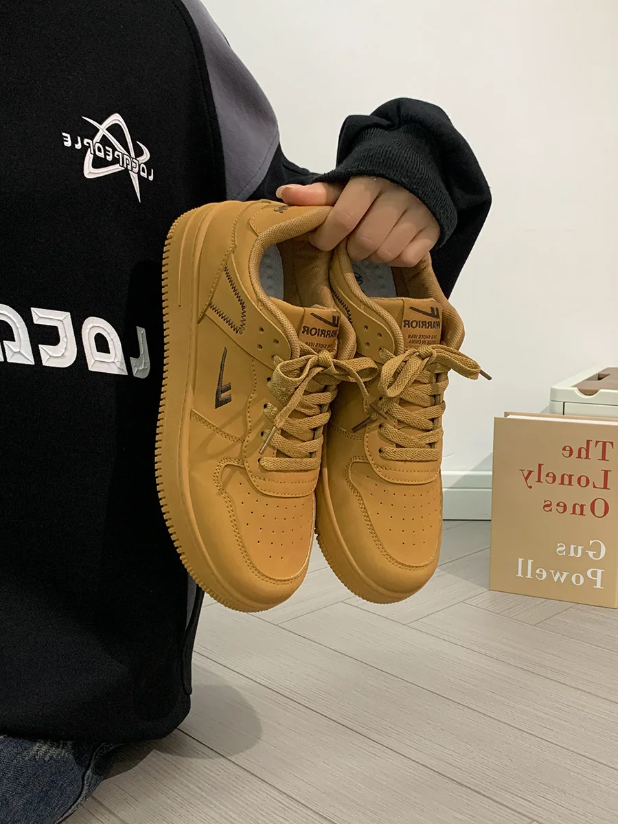 90s hiphop スニーカーのレトロスタイルを再現するメンズスニーカー
