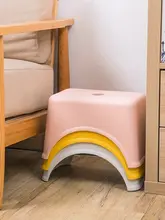 シンプルで軽量なリビング用スツール【厚手・浴室用・プラスチック製・洗面所用】