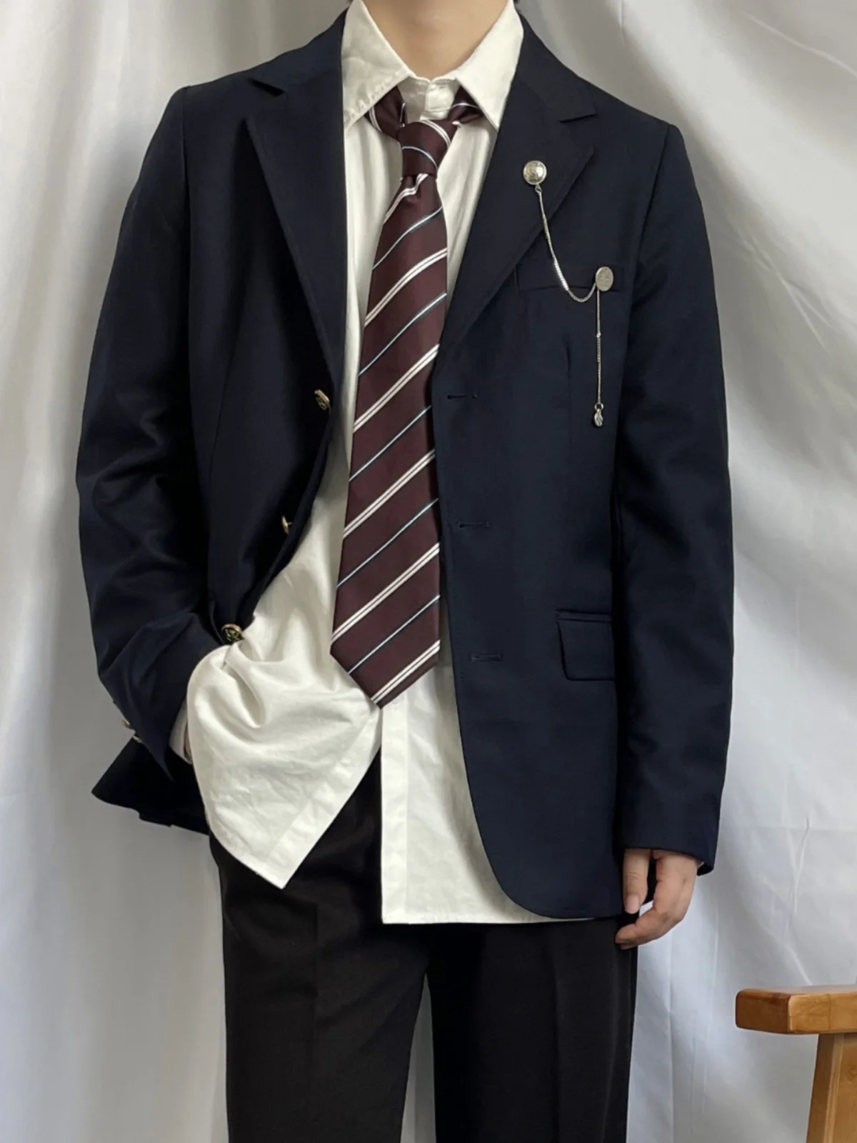 肩パッド付きジャケットが本当に必要なのか？学生時代のスタイルを変える1つの鍵とは