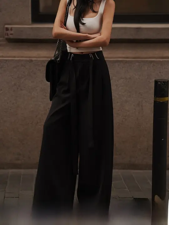 黒のデザインカジュアルスーツパンツ【高ウエスト・ゆったりストレート・ワイドレッグ】（セットアップ対応）