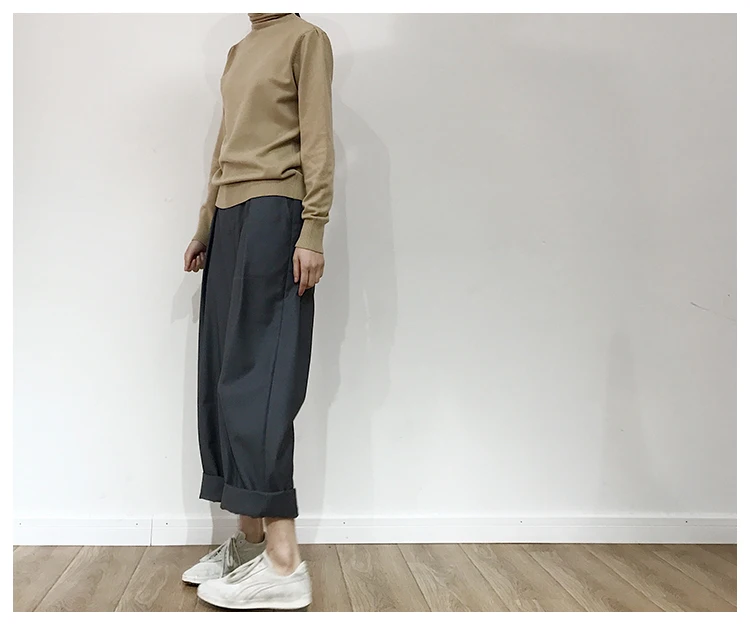 春コーデ レディースのグレー ハーレムパンツ | フィット・ゆったりシルエットと色調のバランス