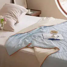 ひんやり感覚のアイスシルク夏用掛け布団【洗濯機可・薄手・ダブルサイズ対応】