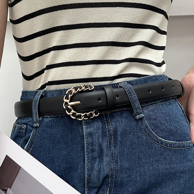 30代後半の日常に合うミニスカートは、黒が一番？