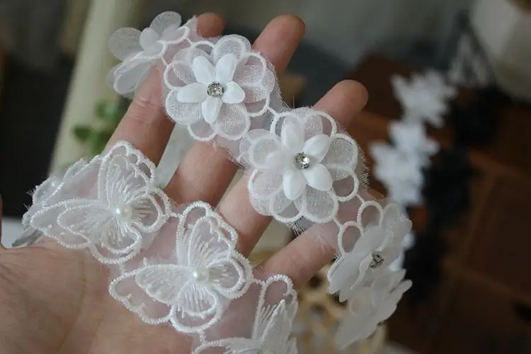 レース刺繍花飾り：ハンドメイドウエディングドレス用のボリューム感とビーズデザイン