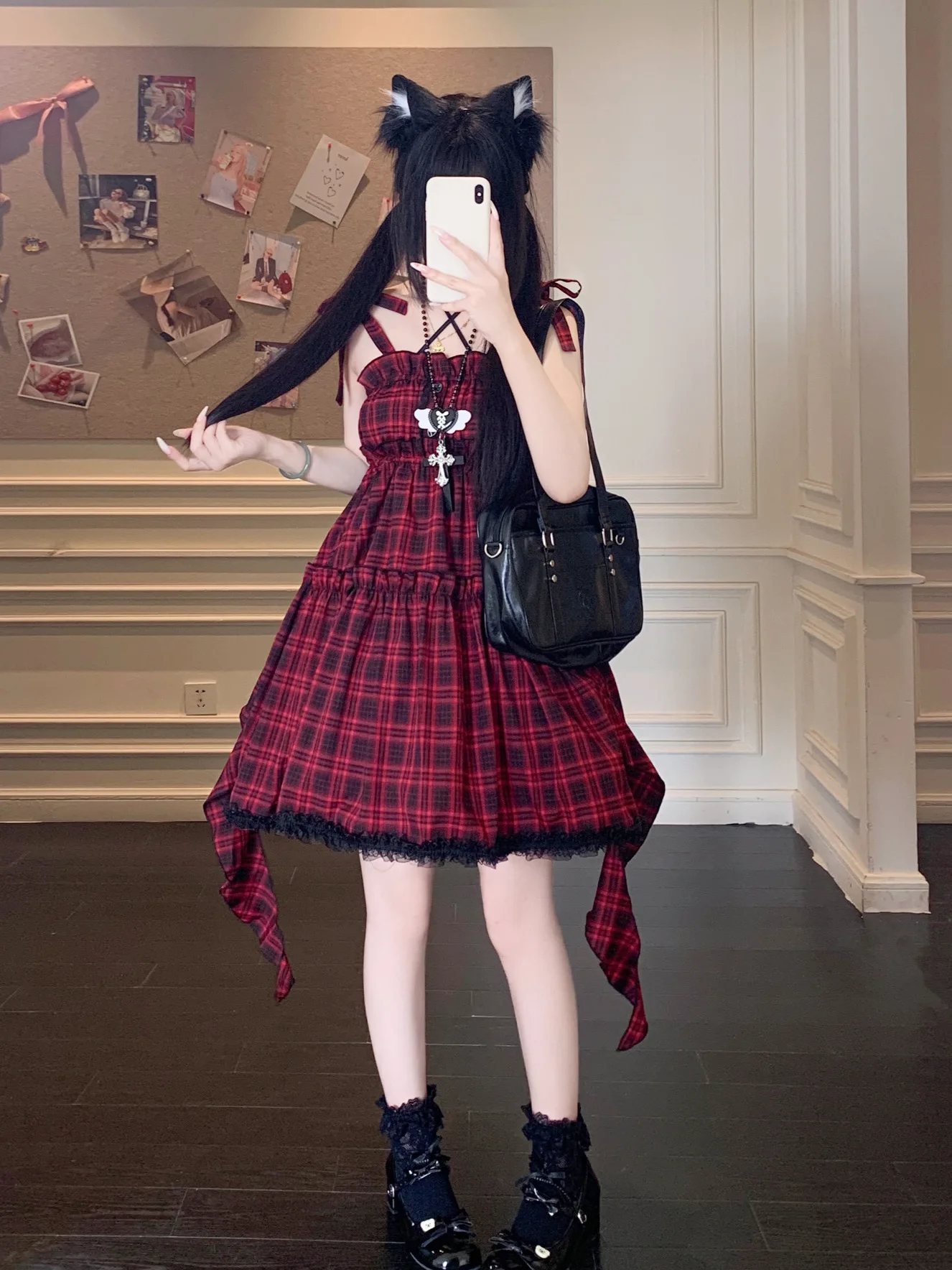 ヴィンテージガーリーのドレスを選ぶなら、この赤黒チェックが救う理由は？