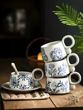 エレガントなデザインのコーヒーカップ【陶器製・質感良好・スイートなスタイル】
