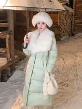 可愛らしい大きなフォックスファー付きの中長丈ダウンコート【ホワイトダックダウン】