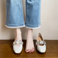 上品なデザインのメタルバックル付きマリジェンシューズ【スクエアトゥ・粗めのヒール・疲れにくい】