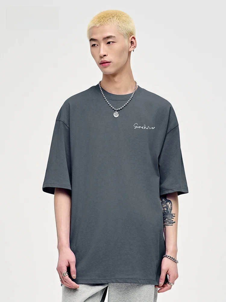 夏のメンズTシャツで迷うなら、この1点が救いになる？