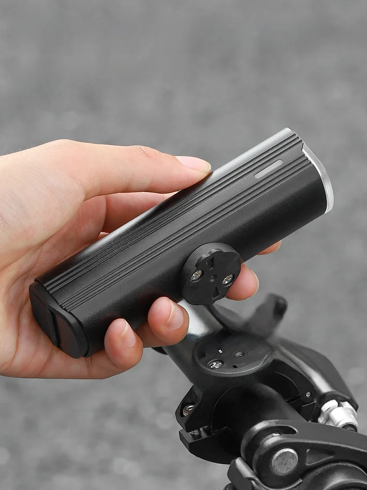 暗い夜間の自転車走行で不安を感じるあなたへ：充電式LEDヘッドライトが本当に最強なのか？