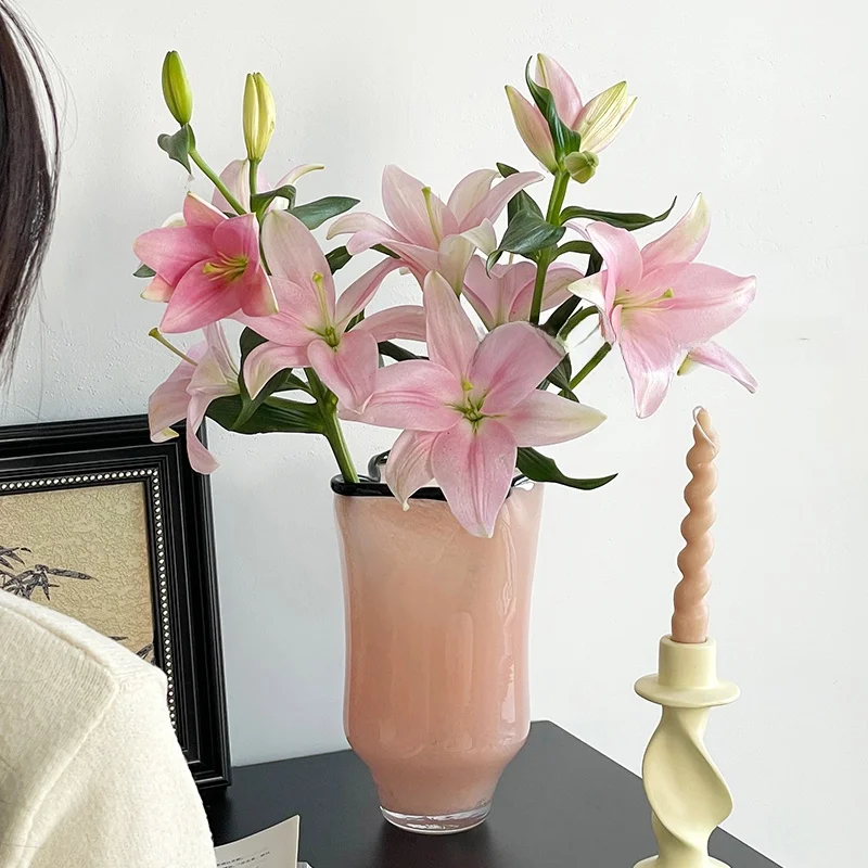 柔らかなピンクの琉璃製花瓶：新中式デザインでインテリアに溶け込む台面花瓶