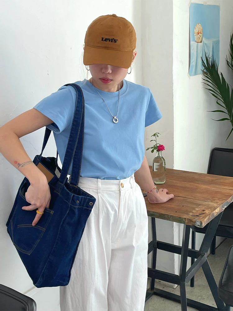 春コーデの基本 | 磨毛コットンTシャツの色使いとレイヤードスタイルの実用性
