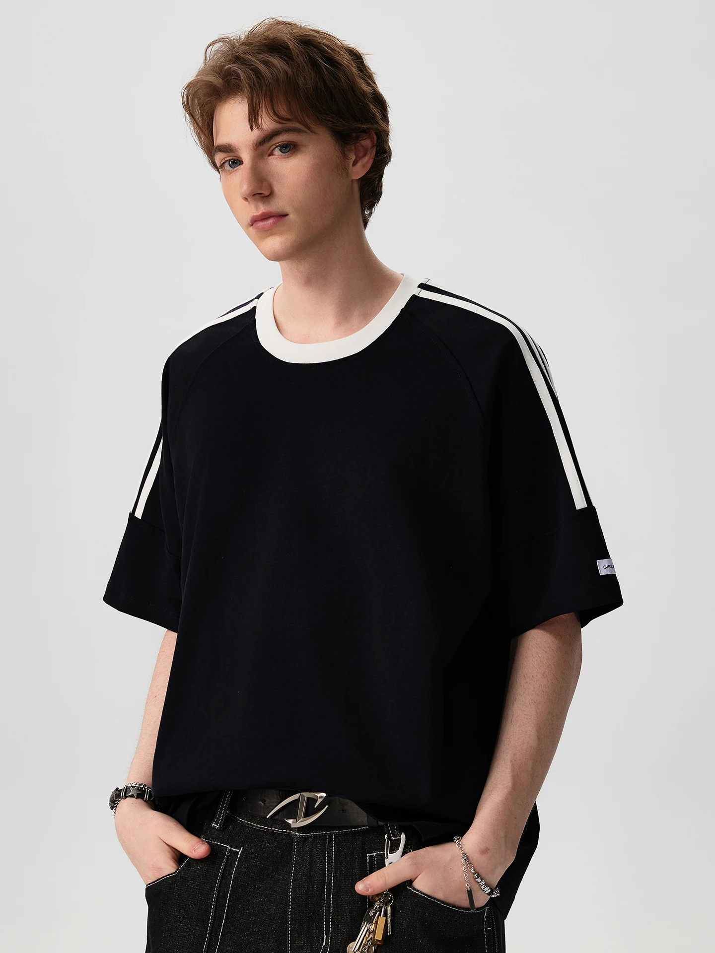 紫外線対策完備のクール感Tシャツでちくびを防ぐ男性の選び方