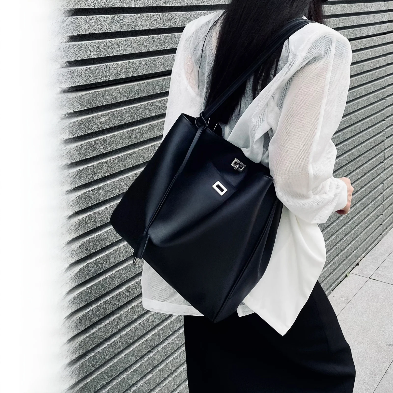 10万円のブランドバッグは必要？40代女性の旅行・通勤に最適な軽量トートバッグとは？